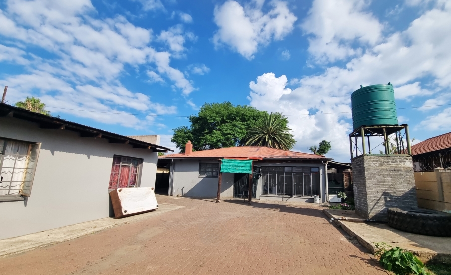 7 Bedroom Property for Sale in Oos Einde North West